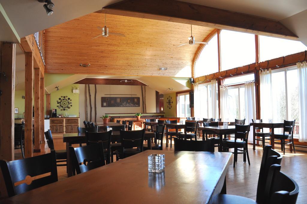 La Petite Auberge De Jouvence Magog Exterior photo